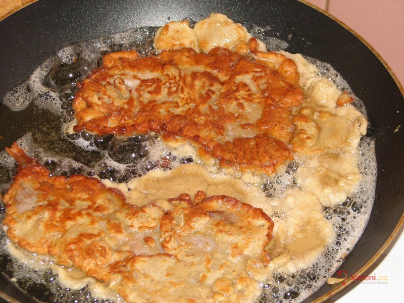 Vepřové řízky v kořeněném těstíčku - fotografie 3