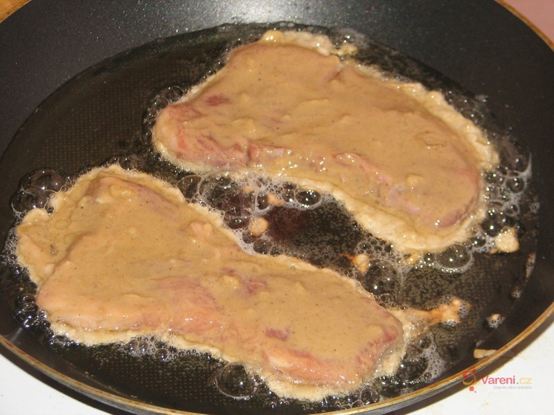 Vepřové řízky v kořeněném těstíčku - fotografie 4