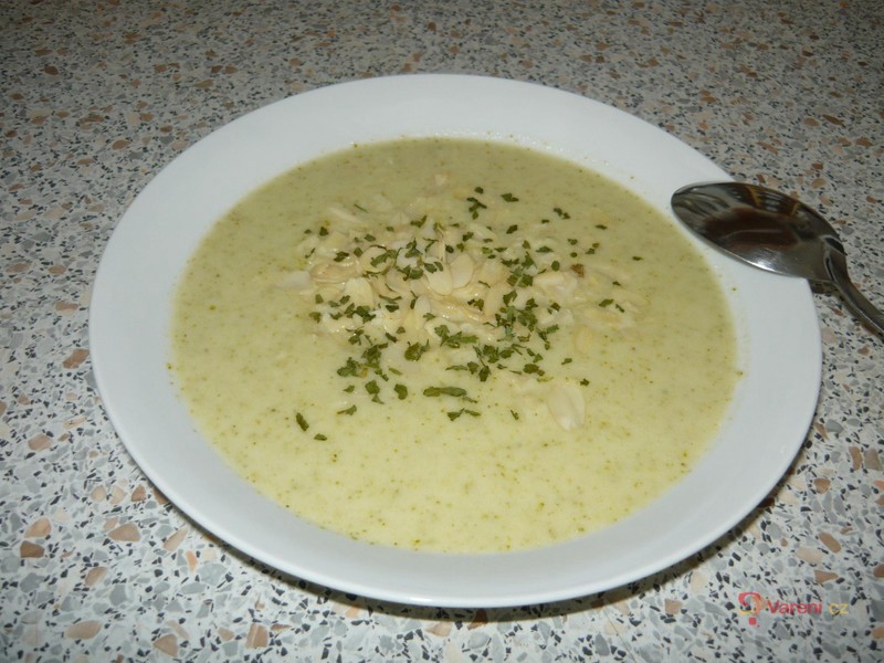 Jemná sýrovo-brokolicová polévka