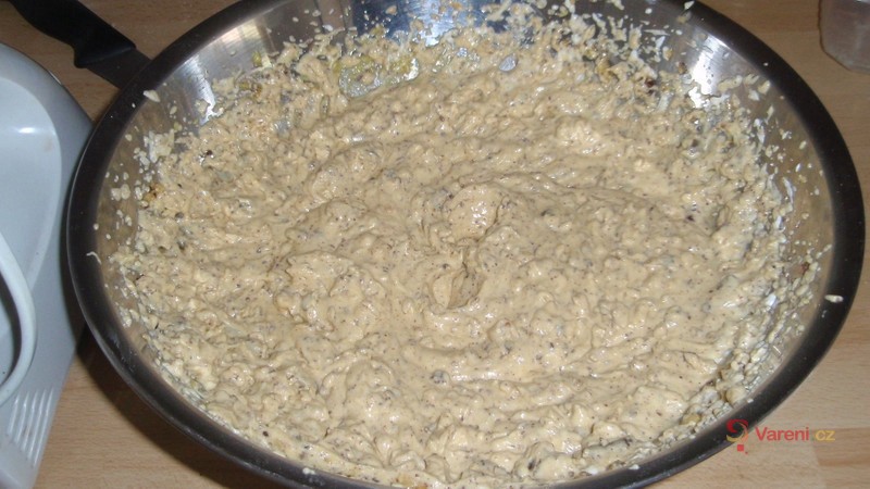 Lehký tvarohový koláč s ořechy - fotografie 2