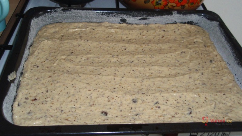 Lehký tvarohový koláč s ořechy - fotografie 4