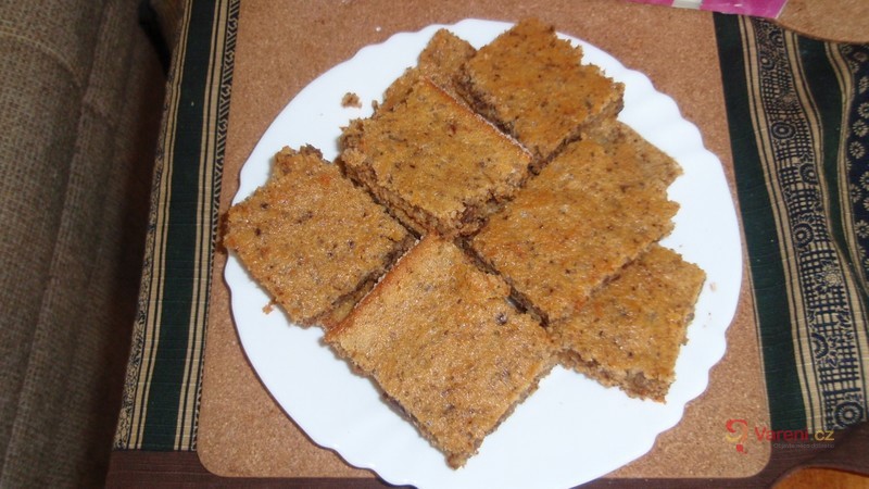 Lehký tvarohový koláč s ořechy - fotografie 5