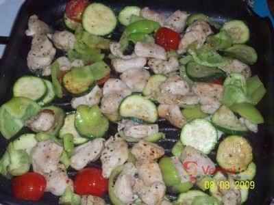 Letní směs s kuřecím masem - fotografie 2