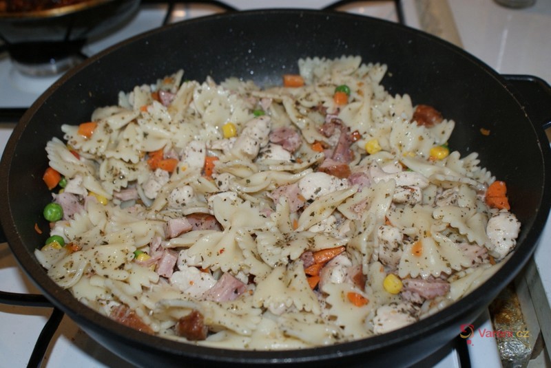 Zapečené těstoviny s kuřecím masem - fotografie 5