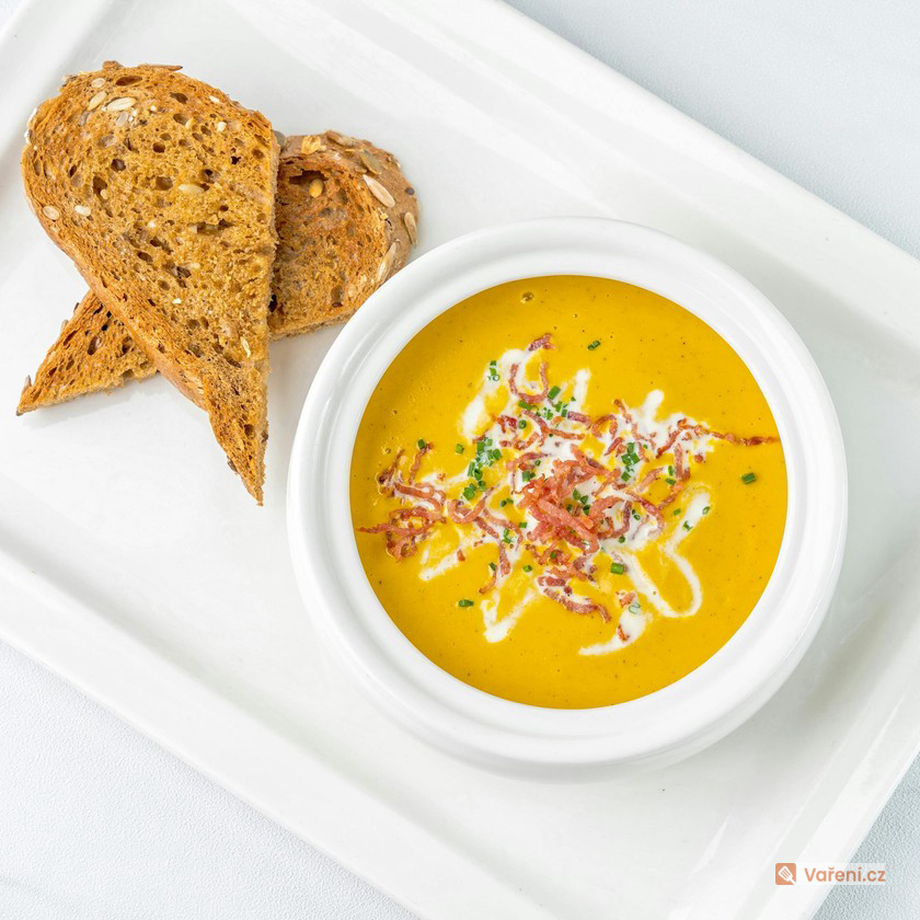 Krémová dýňová polévka z dýně hokkaido