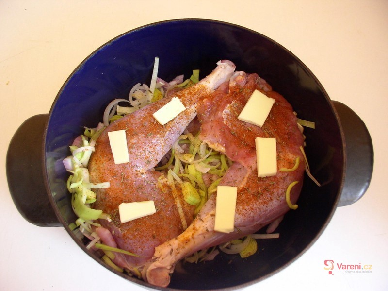 Pečené kuře na pórku - fotografie 5