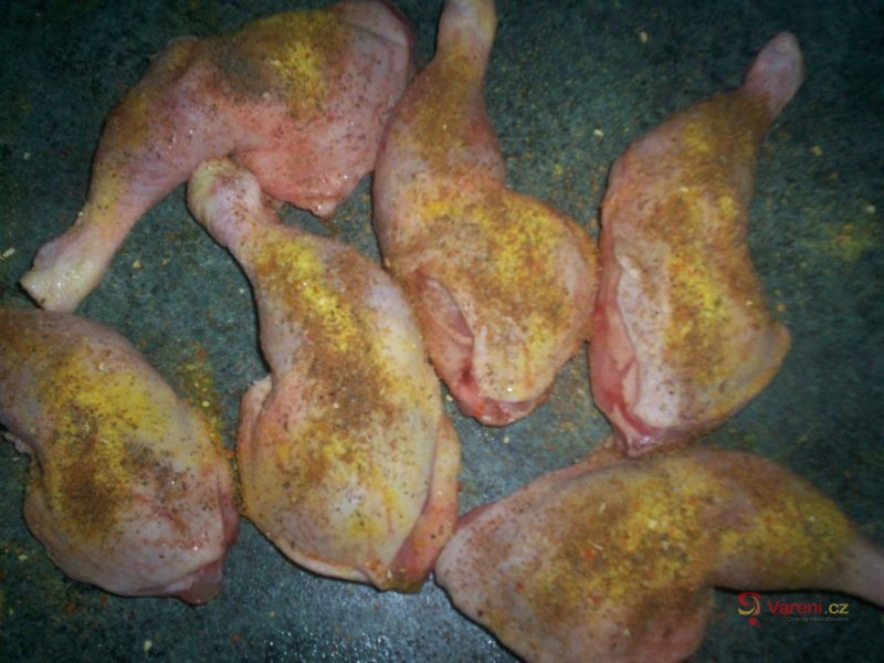 Kuřecí stehna pečená na paprice - fotografie 4