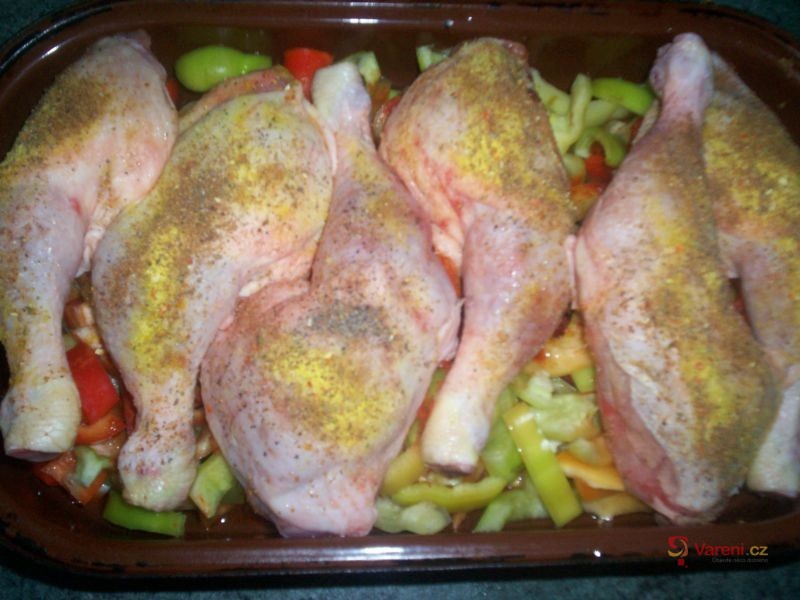 Kuřecí stehna pečená na paprice - fotografie 5