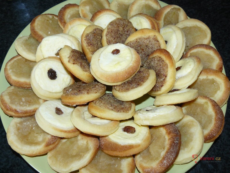 Drožďové slavnostní koláčky - fotografie 2