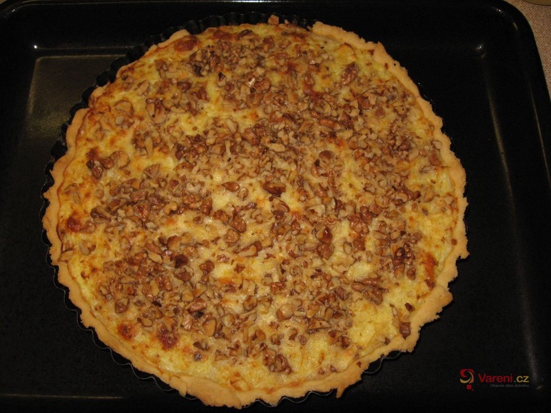 Cibulový koláč s ořechy - fotografie 3