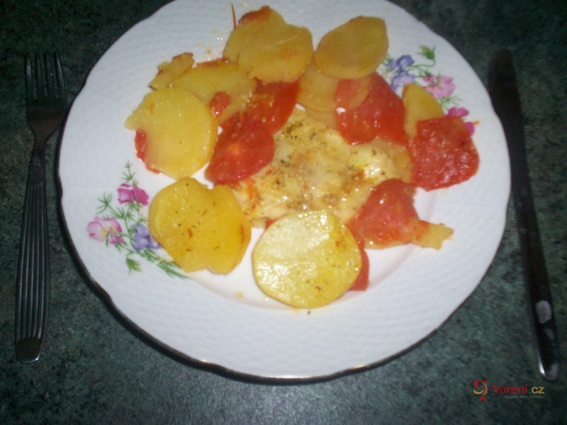 Zapečený pangas s rajčaty