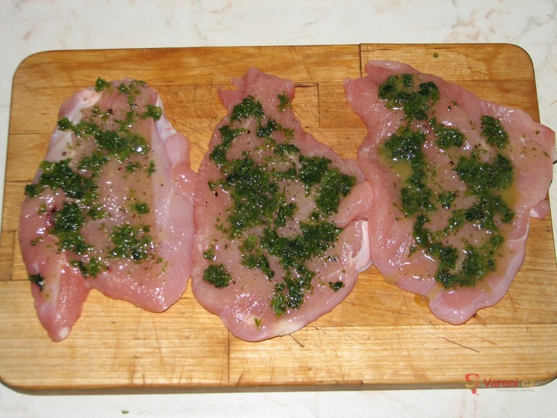 Slaninová krůtí prsa s medovým banánem - fotografie 2