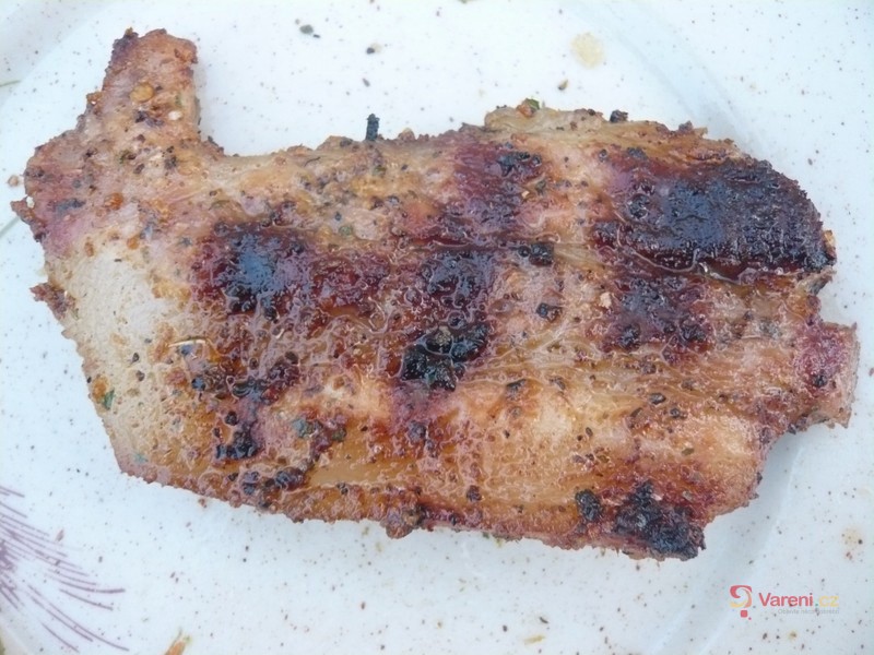 Grilované vepřové s arašídovou omáčkou - fotografie 2