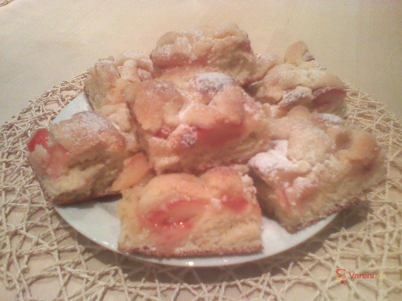 Kynutý koláč s třešněmi - fotografie 4