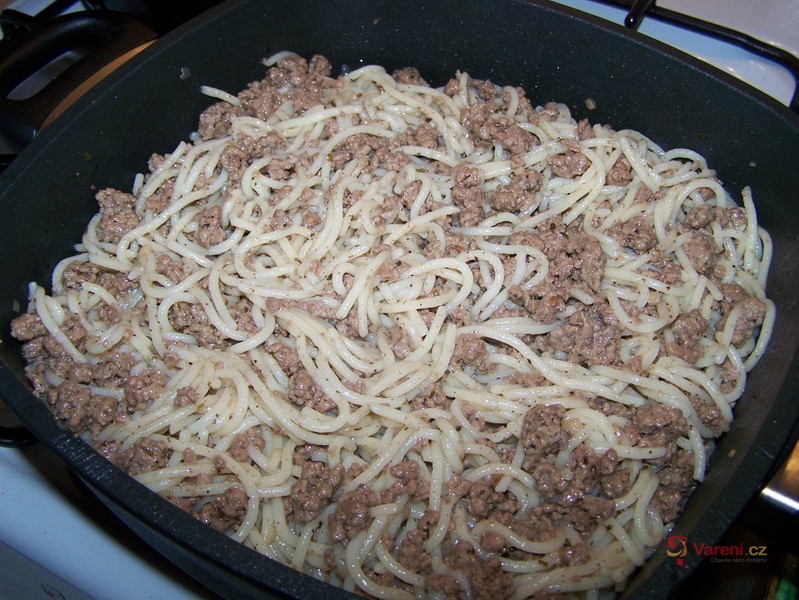 Špagety zapečené s mletým masem - fotografie 4