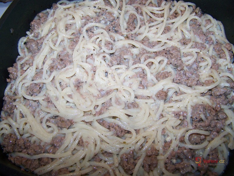 Špagety zapečené s mletým masem - fotografie 5