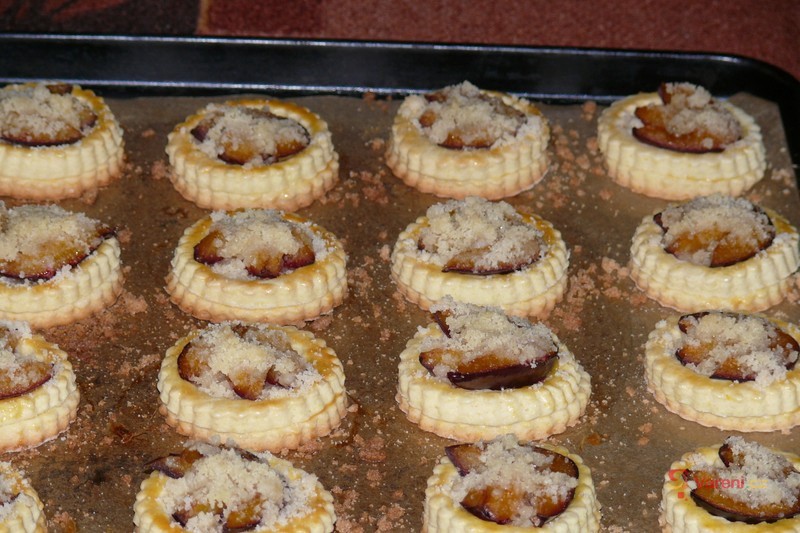 Linecké koláčky se švestkami - fotografie 5