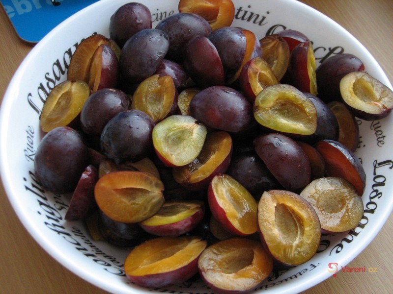 Třený švestkový koláč - fotografie 3