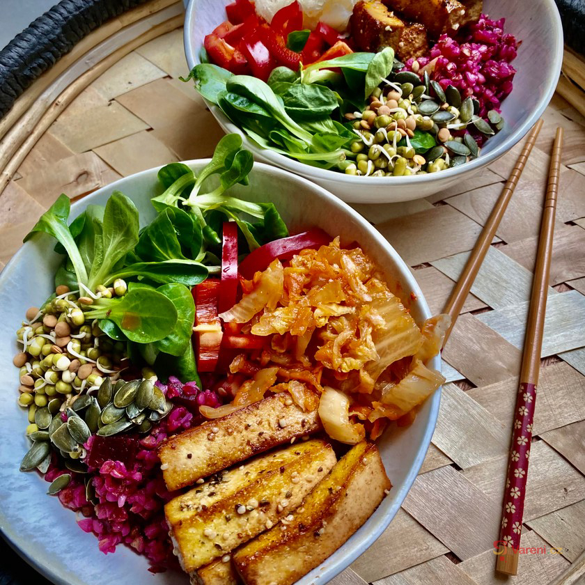 Pohanková bowl s tofu a červenou řepou