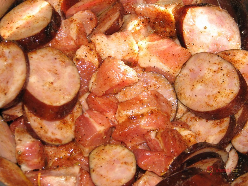 Pikantní směs s bramboráčky - fotografie 3