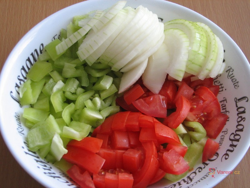 Pikantní směs s bramboráčky - fotografie 4