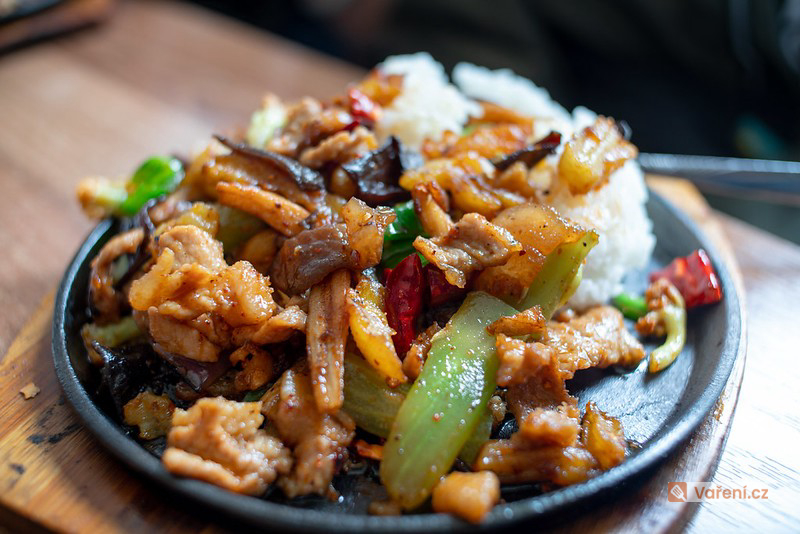 Kuřecí kousky na šafránu