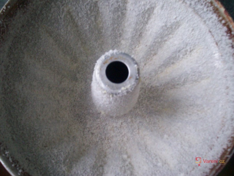 Hrnková kokosová bábovka - fotografie 2