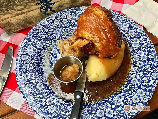 Pečené vepřové koleno