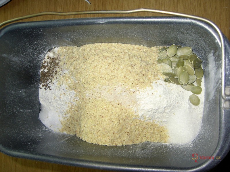 Domácí chléb s klíčky - fotografie 3