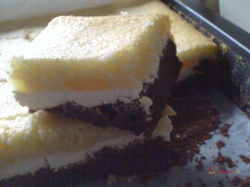 Barevný koláč s tvarohem a ovocem - fotografie 3