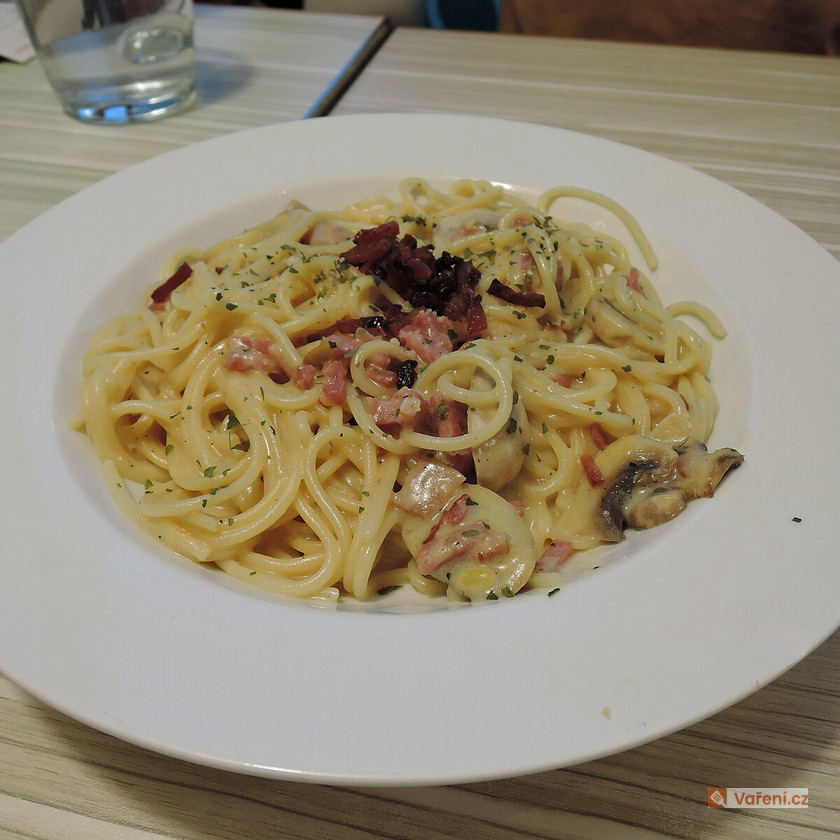 Špagety s houbovou omáčkou