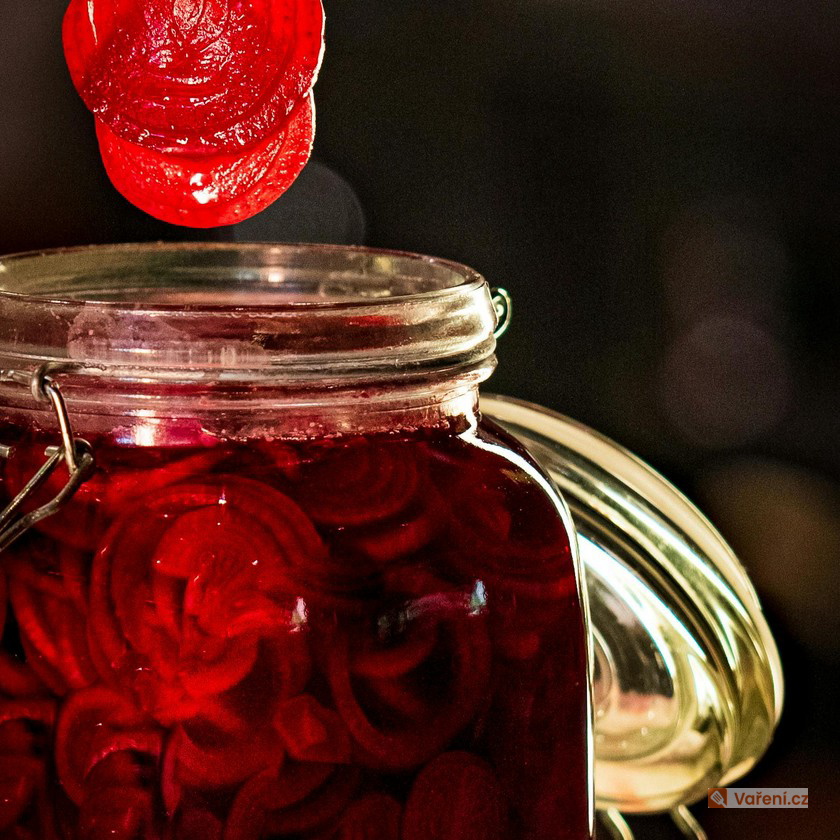 Sterilovaná červená řepa se zelím a cibulí