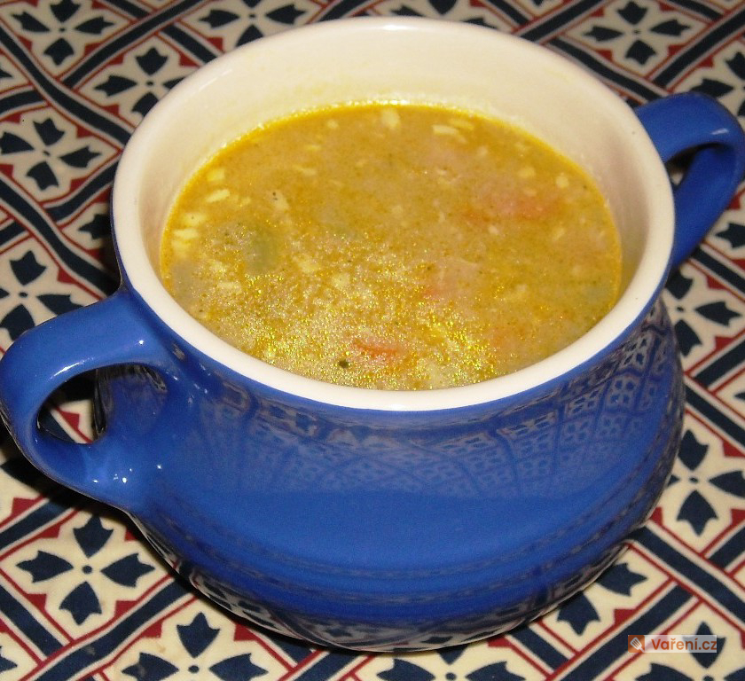 Kmínová polévka s vejcem