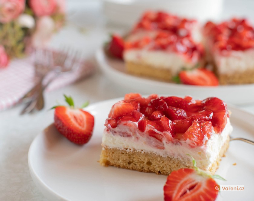 Rychlá buchta se smetanou a ovocem