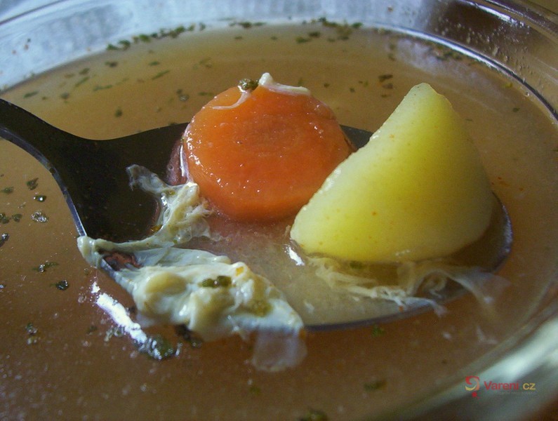 Česneková polévka s vejcem