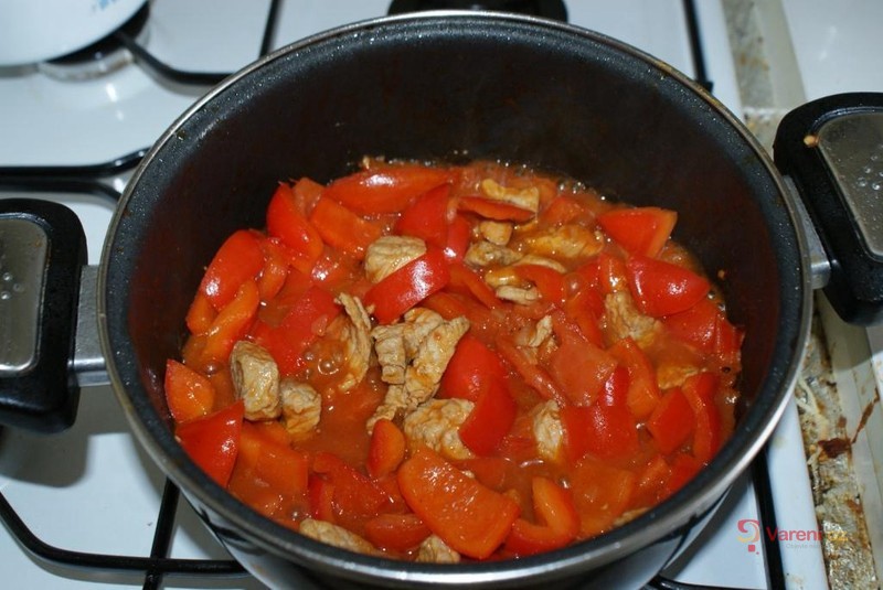 Rajčatovo-papriková omáčka s vepřovým - fotografie 2