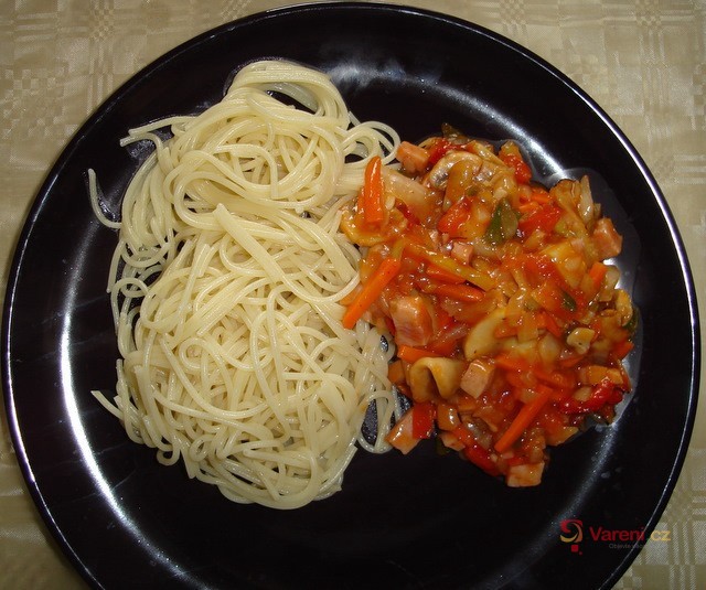 Levné špagety se salámem - fotografie 2