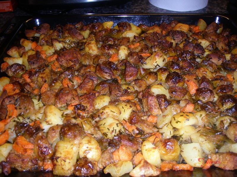 Růžičková kapusta s bramborem a vepřovým masem - fotografie 2