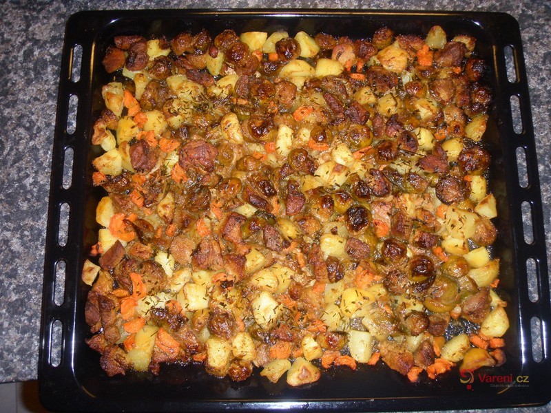 Růžičková kapusta s bramborem a vepřovým masem - fotografie 3