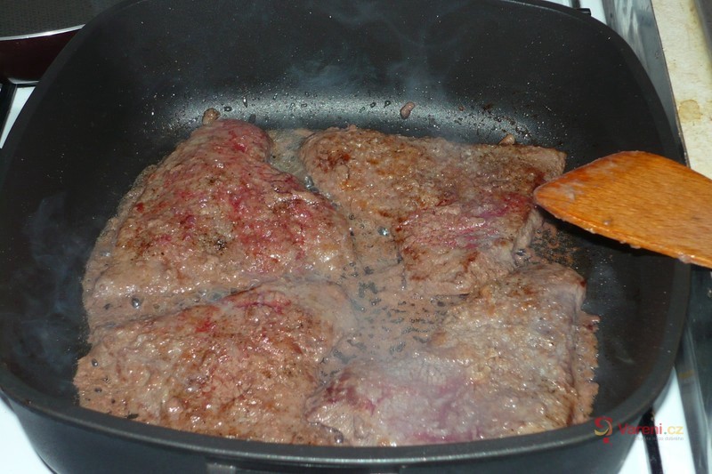 Hovězí na česneku se šlehačkou - fotografie 2