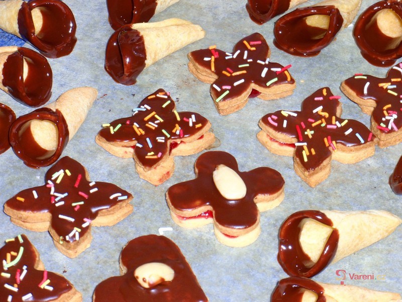 Univerzální recept na linecké cukroví - fotografie 5