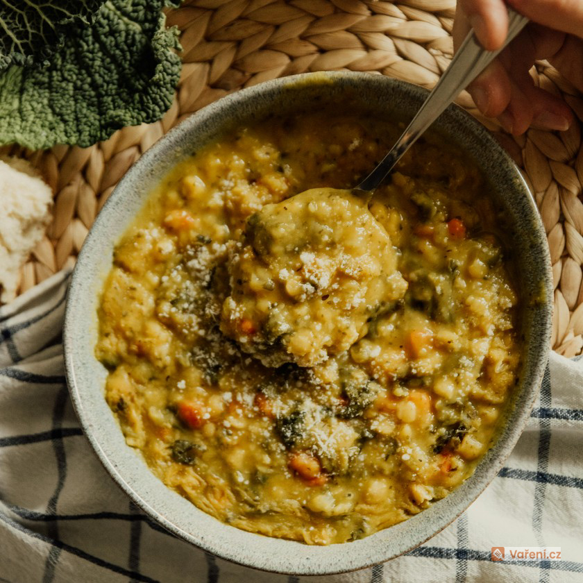 Klasická čočková polévka s párkem