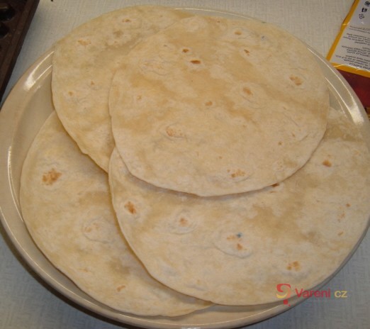 Domácí plněná tortilla - fotografie 3