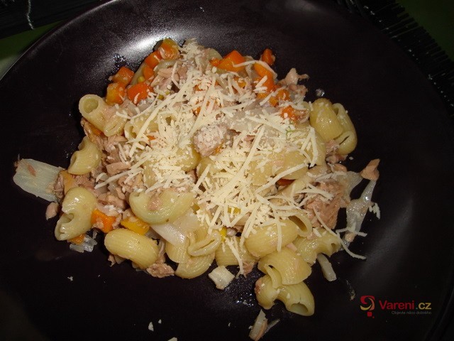 Těstoviny s tuňákem a zeleninou - fotografie 2