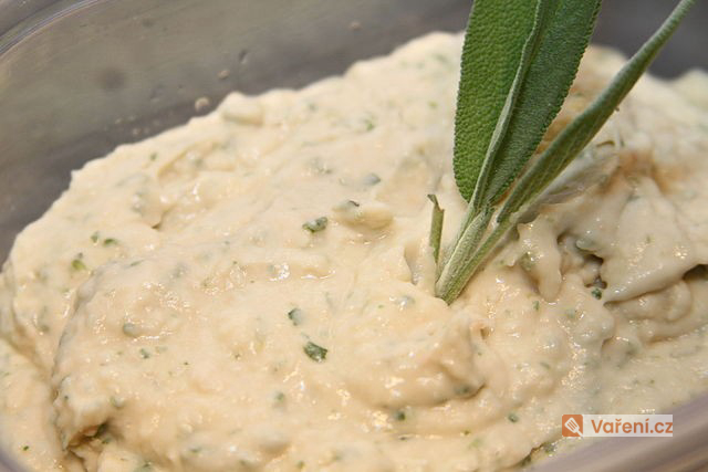 Česneková pomazánka jinak