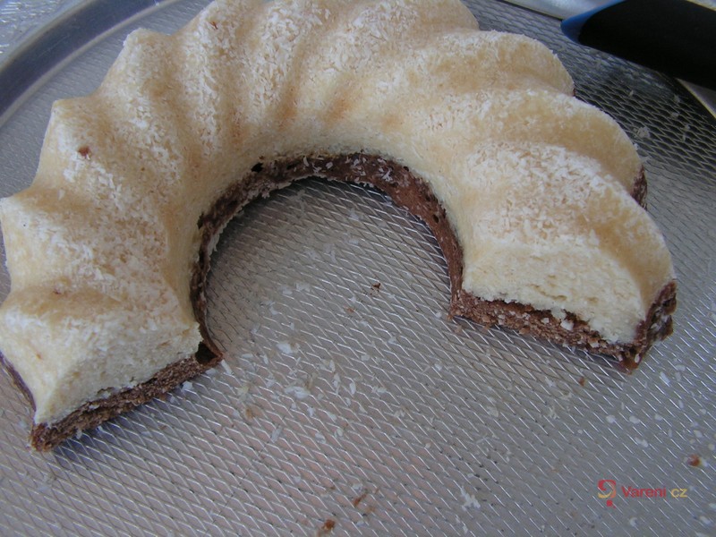 Kokosová bábovka s kakaem - fotografie 5