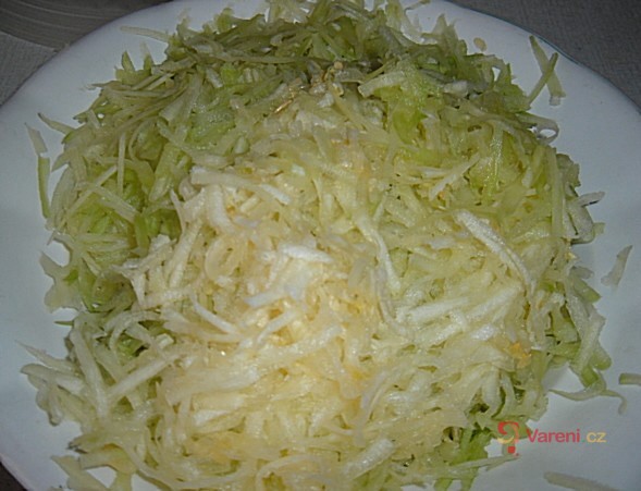 Zelí z nastrouhané cukety - fotografie 4