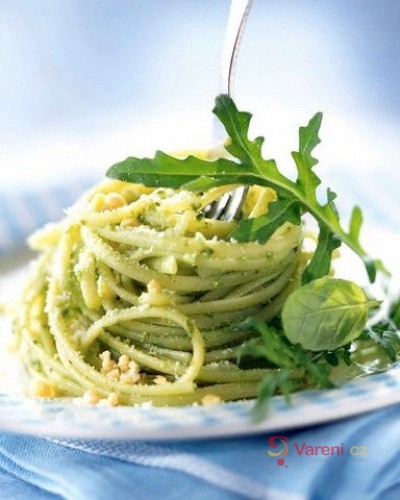 Zeleninové špagety s pestem