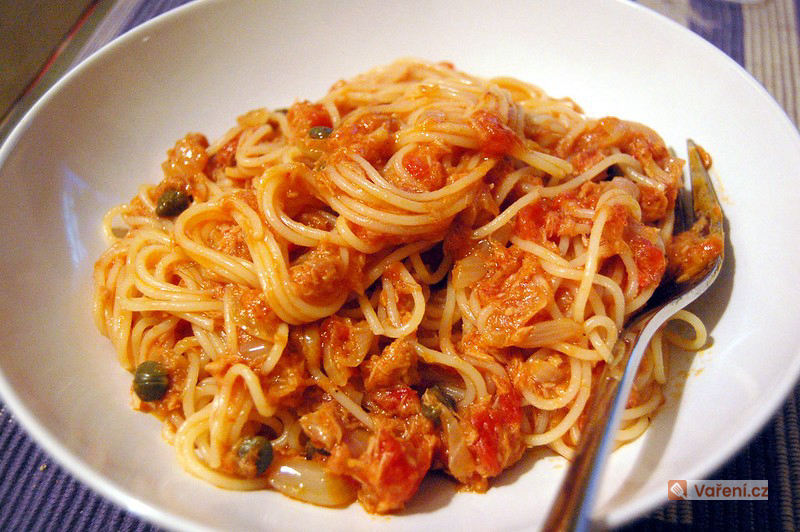 Špagety s tuňákem a rajčaty