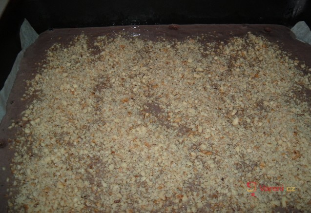 Kakaový sypaný koláč - fotografie 4